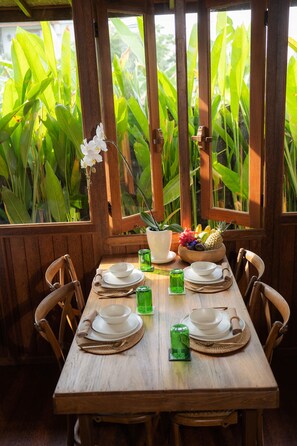 Family Master | Private kitchen | Mini-fridge, coffee/tea maker, electric kettle - Kayu Village (Canggu)