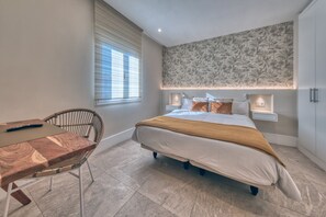 2 Schlafzimmer, Schreibtisch, Bügeleisen/Bügelbrett, Reisekinderbett