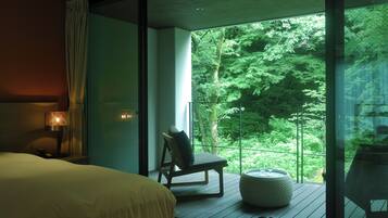 In-room safe, free WiFi, bed sheets