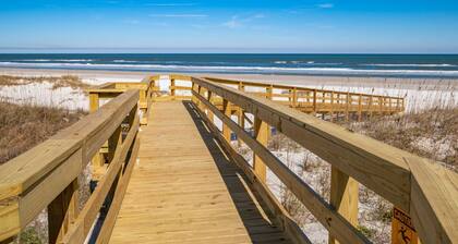 Stunning Ocean Views, Beachfront Pool, Heated Indoor Pool, Hot Tub, Family Condo, Tennis, Gym, Sauna