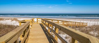 Stunning Ocean Views, Beachfront Pool, Heated Indoor Pool, Hot Tub, Family Condo, Tennis, Gym, Sauna