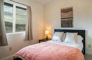3 bedrooms, desk, iron/ironing board, travel cot