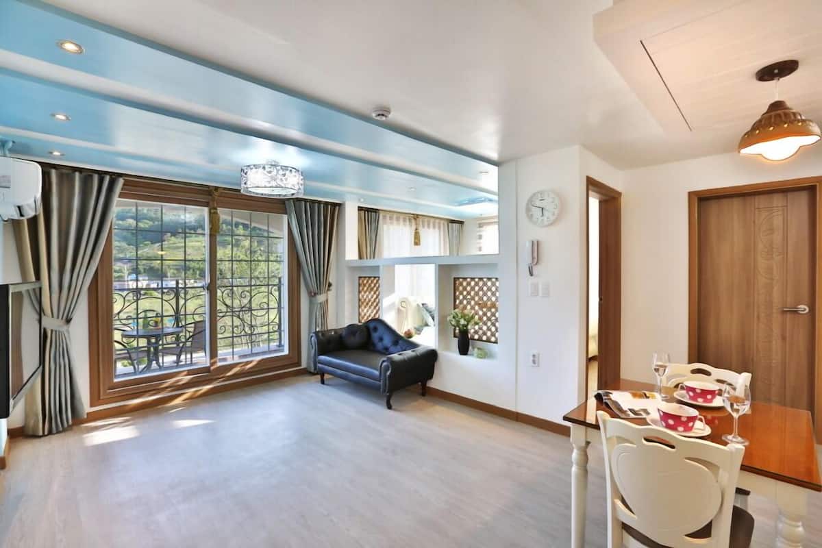 Room (Modena)