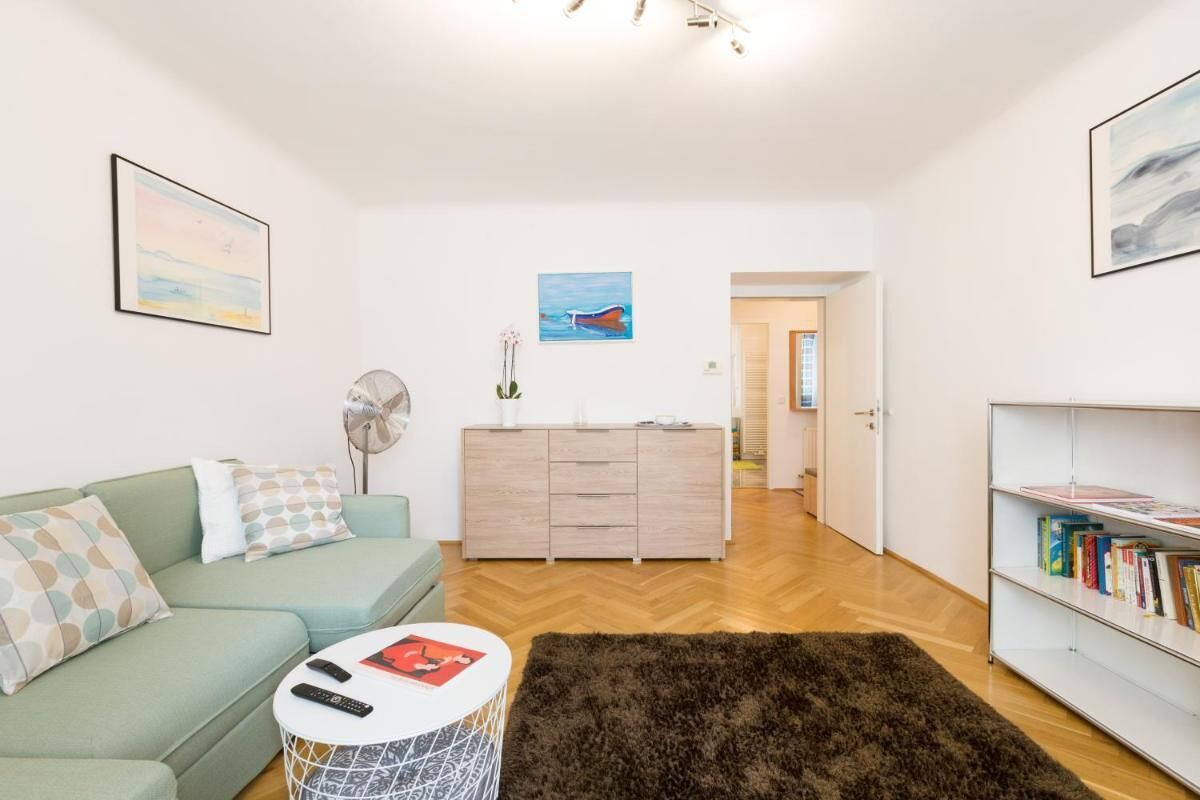 Apartment, 1 Bedroom, Garden View | Living room