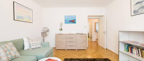 Apartment, 1 Bedroom, Garden View | Living room