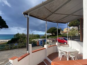 屋外ダイニングエリア