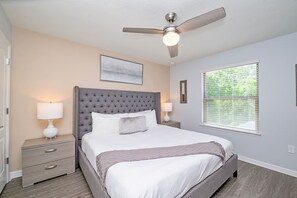 8 bedrooms, iron/ironing board, travel crib, free WiFi - Windsor Sunshine, large pool-spa area, South facing view, game room,  Nr Disney (Kissimmee)