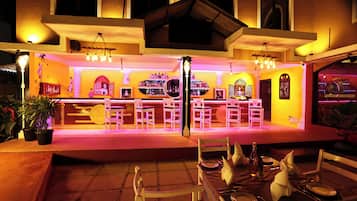 Poolside bar