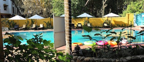Luxury-Zimmer, Poolblick | 1 Schlafzimmer, Minibar, Zimmersafe, Schreibtisch