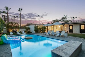 حمّام سباحة مُدفَّأ