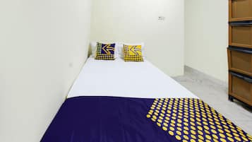 Standard Double Room | Meja, Wi-fi percuma, cadar katil
