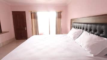 Kamar Double Standar | Meja kerja, Wi-Fi gratis, dan seprai linen