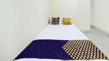 Standard Double Room | Meja, Wi-fi percuma, cadar katil