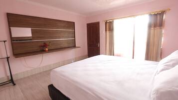 Kamar Double Standar | Meja kerja, Wi-Fi gratis, dan seprai linen