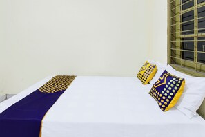Standard Double Room | Desk, WiFi (free), bed sheets - OYO Life 93284 Kos Cendana Raya (Mataram)