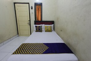 Quarto casal standard | Escrivaninha, Wi-Fi de cortesia, roupa de cama