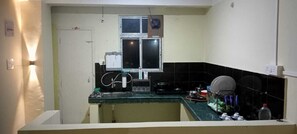 Fridge, stovetop, electric kettle, blender