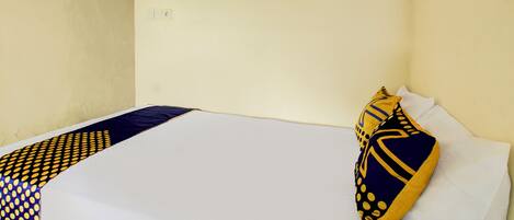 Standard Double Room | WiFi (free), bed sheets