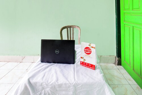 OYO Life 93256 Kos Meninting
