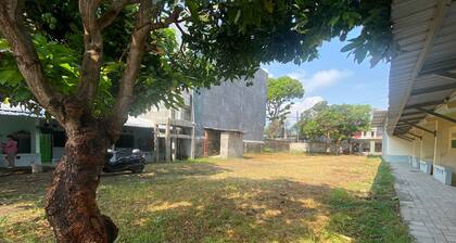 OYO Life 93256 Kos Meninting