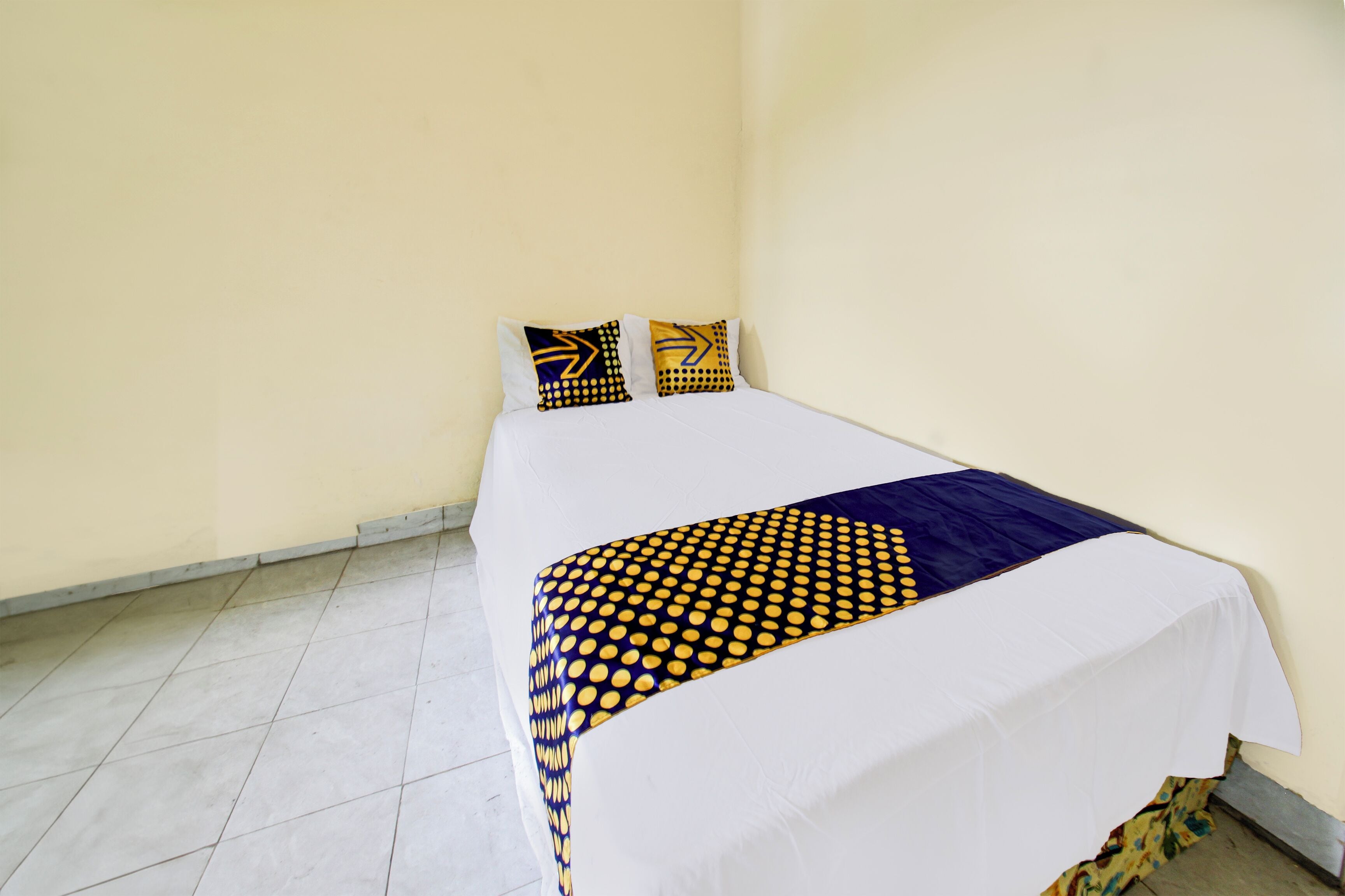 WiFi (free), bed sheets