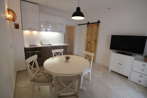 Dining - MENADA * Flores Garden *  Family Apartment (Tchernomorets)