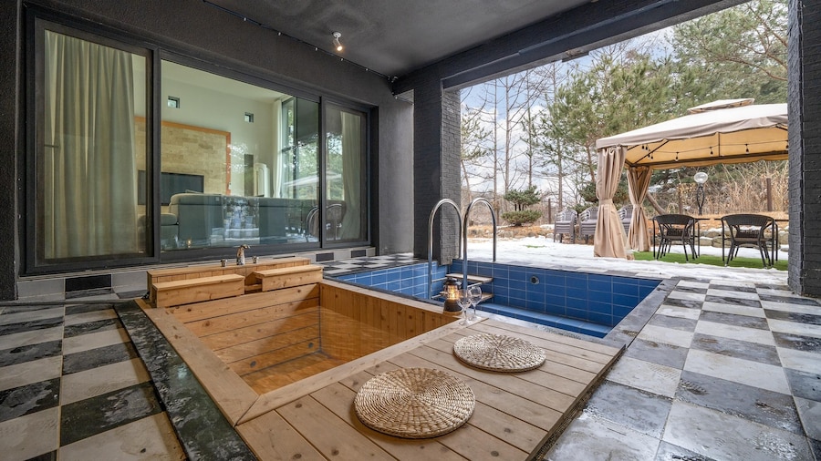 Hoengseong Withpet Village