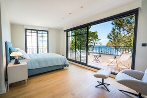 8 bedrooms, iron/ironing board, free WiFi, bed sheets