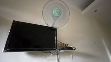 Quarto casal standard | Escrivaninha, Wi-Fi de cortesia, roupa de cama