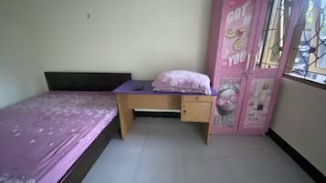 Standard Double Room | Desk, free WiFi, bed sheets