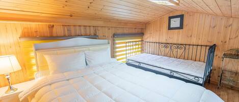 Standard Duplex | 1 bedroom, soundproofing, free WiFi, bed sheets