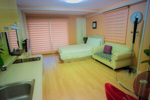 Standard Room | Bathroom | Shower, hair dryer, slippers, bidet - Suncheonman 4Season Pension (Suncheon)