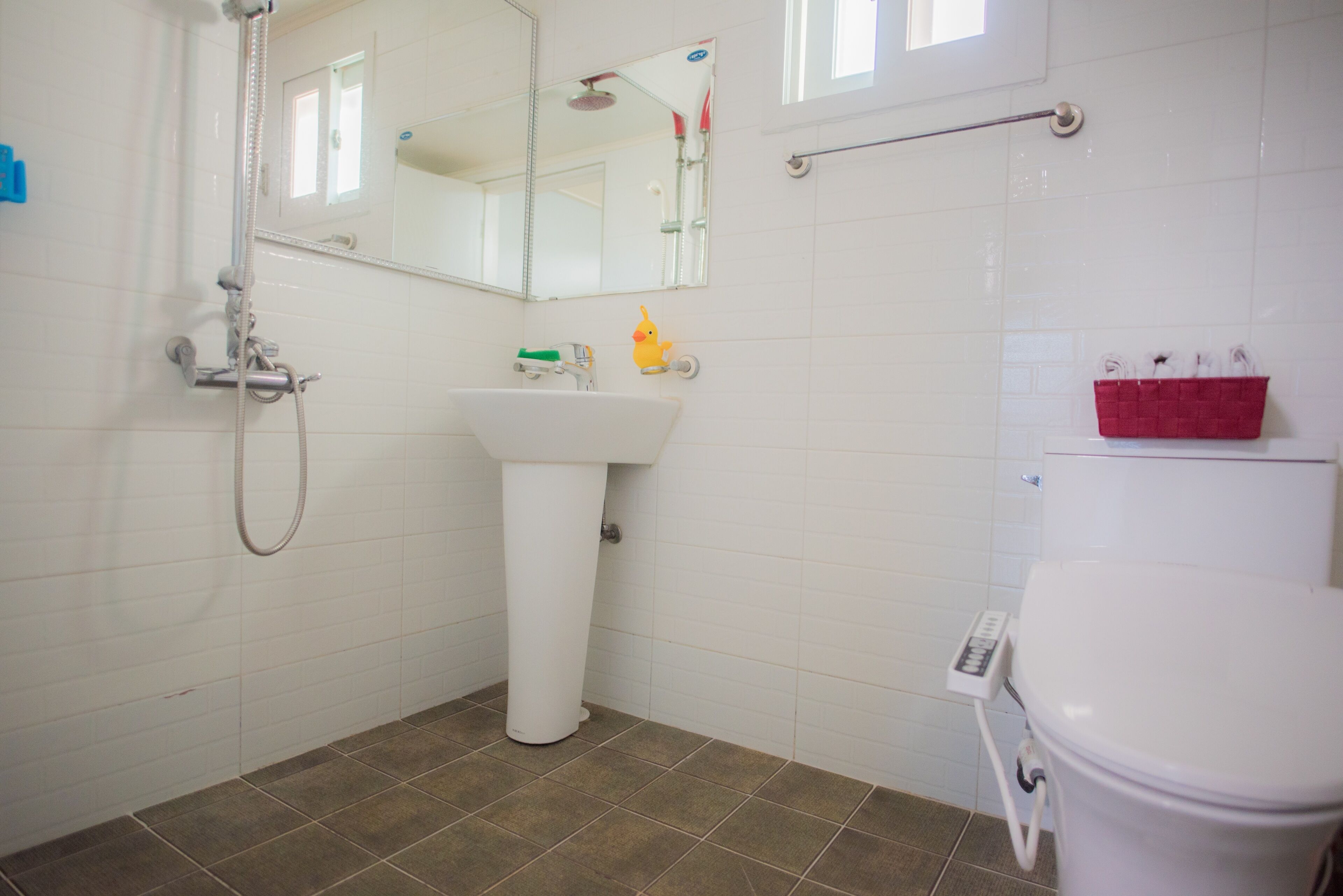 Standard Duplex | Bathroom | Shower, hair dryer, slippers, bidet