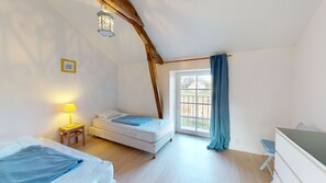 5 bedrooms, iron/ironing board, free WiFi - Gîte Les Fragonnettes (Saint-Julien-des-Landes)