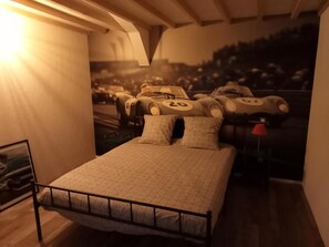 4 quartos, Wi-Fi de cortesia, roupa de cama