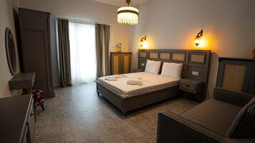 YASEMIN | 2 makuuhuonetta, tallelokero huoneessa, pimennysverhot, äänieristys