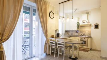 Appartement Ville | Coin séjour | TV connectée de 40 pouces avec chaßnes numériques