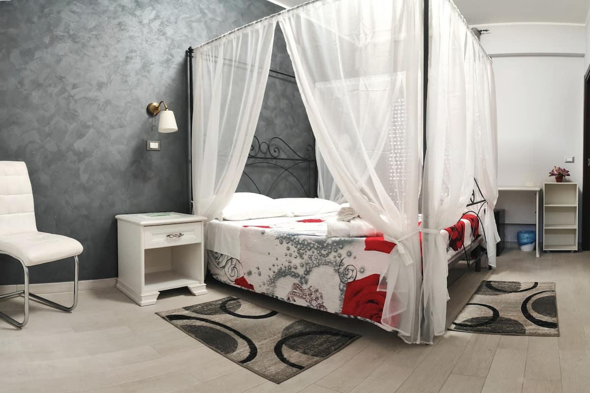 Habitación doble Royal, baño en la habitación (Camera 3) | Ropa de cama de alta calidad, minibar, muebles diferentes y escritorio