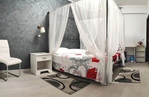 Royal Double Room, Ensuite (Camera 3) | Premium bedding, minibar, individually furnished, desk