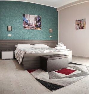 Elite Triple Room, Ensuite, Courtyard View (Camera 4) | Premium bedding, minibar, individually furnished, desk - Guest House Elettra di Siracusa (Syracuse)