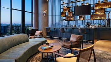 2 bares o lounges