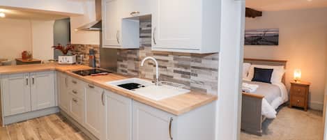 冰箱、洗碗机、电热水壶、烤面包机