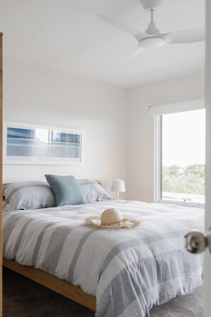 3 bedrooms, iron/ironing board, Internet, bed sheets