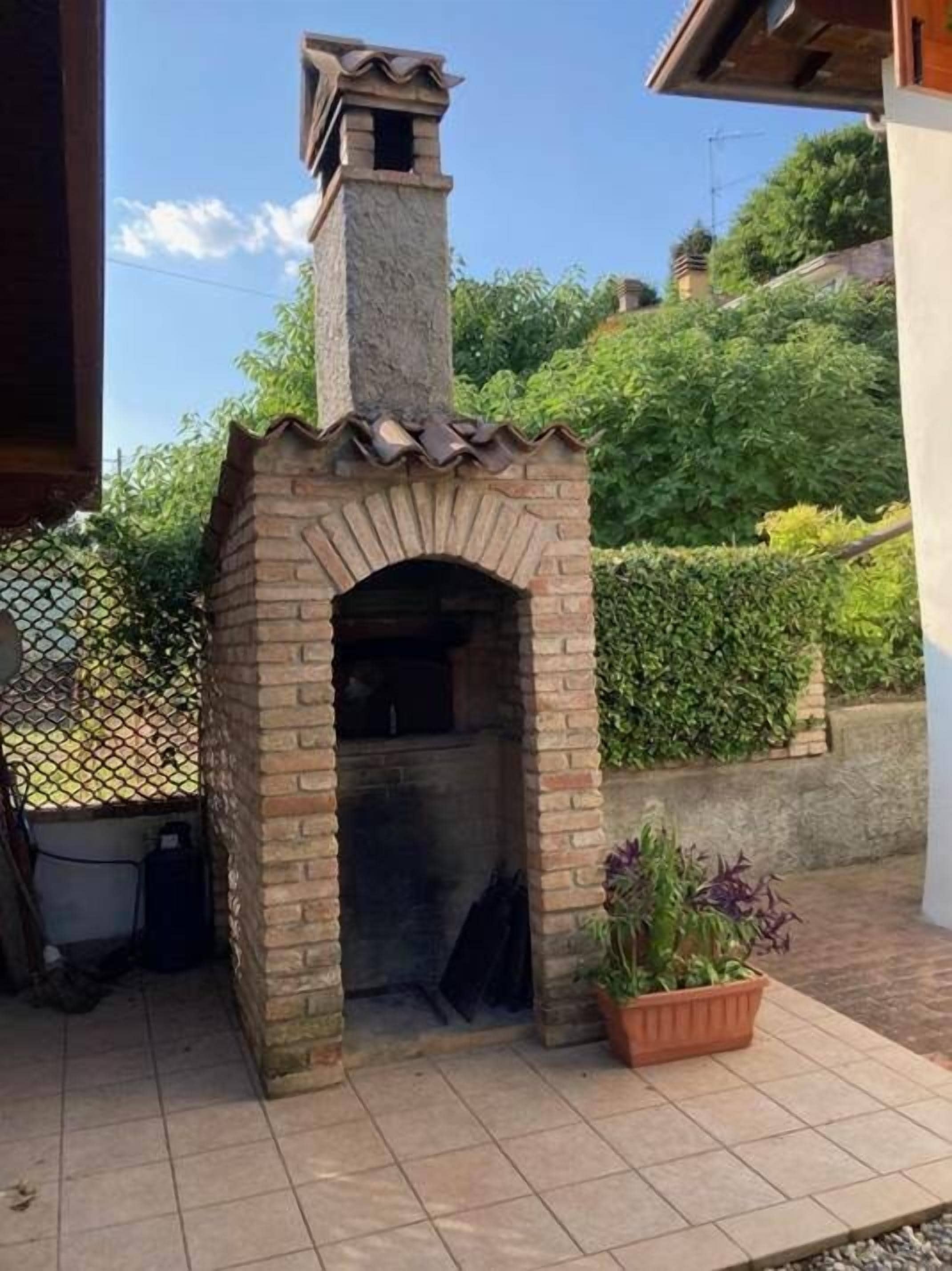 Vista frontal de la propiedad