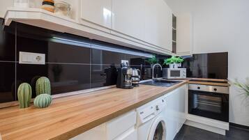 Fridge, microwave, oven, dishwasher