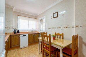 Fridge, microwave, dishwasher, coffee/tea maker