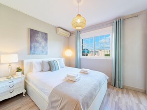 3 室のベッドルーム、アイロン / アイロン台、インターネット、ベッドシーツ