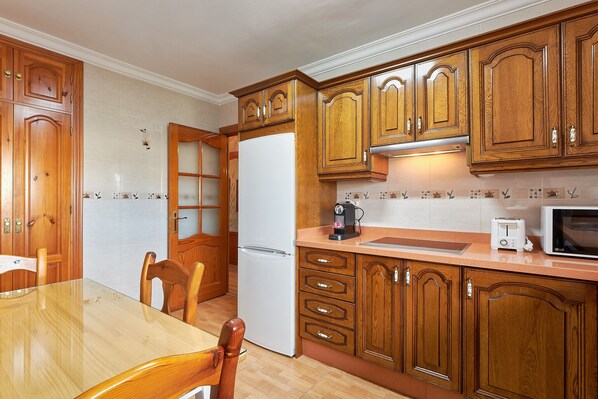 Fridge, microwave, dishwasher, coffee/tea maker