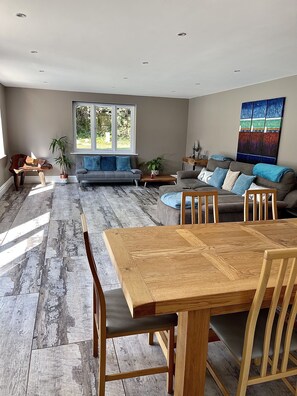 Smart TV, futbolito, estéreo