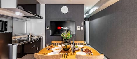 Appartement Ville, non-fumeur (MELL-THEATER RESORT401) | Repas dans la chambre